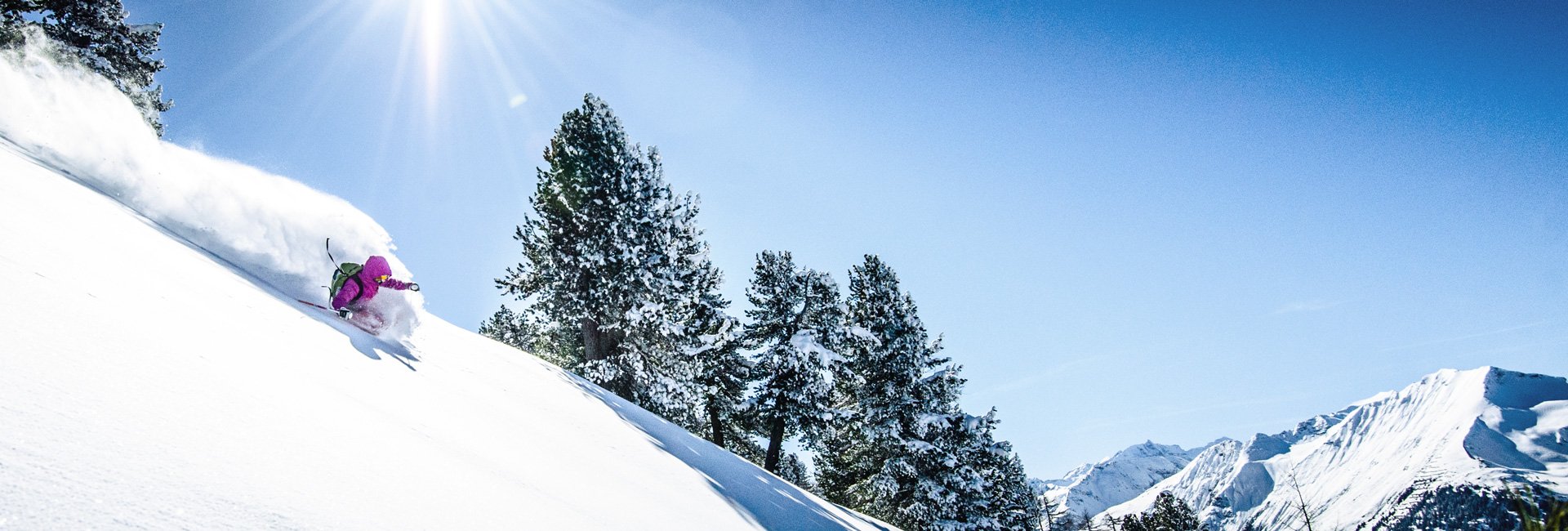 Freerider bei der Tiefschneeabfahrt im Gelände