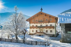 Bio-Bauernhof-Stubnerhof-Winteransicht.jpg